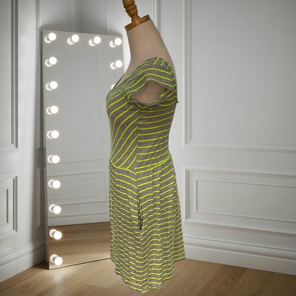 Mimi Chica Chevron Stripe Bodycon Dress - Size M - Picture 3 of 7
